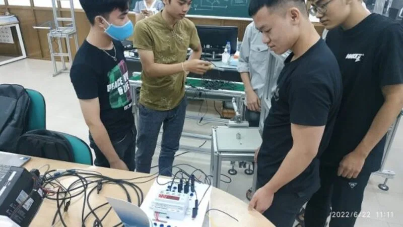 TTH Automation tài trợ thiết bị cân điện tử Migun & Pavone cho Trường Đại học Sư phạm Kỹ thuật Hưng Yên 6 Đưa bài giảng về cân điện tử Pavone và Migun vào bài giảng của ĐHSPKT Hưng Yên