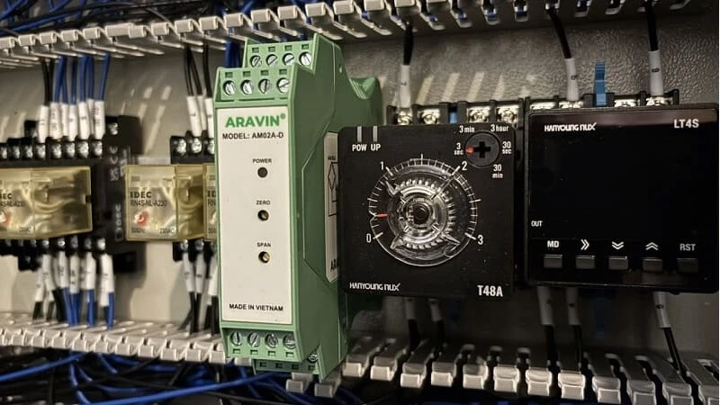 TTH Automation ra mắt bộ khuếch đại load cell AM02A-D cho hệ thống cân công nghiệp 2 lắp đặt bộ khuếch đại load cell AM02A-D trong tủ điện công nghiệp